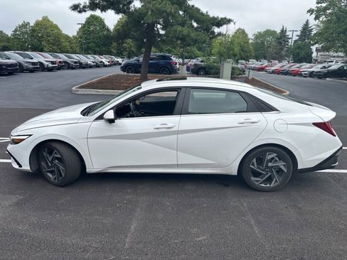 Used 2024 Hyundai Elantra Limited FWD image 9