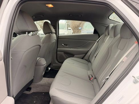 Certified 2024 Hyundai Elantra SEL FWD image 28
