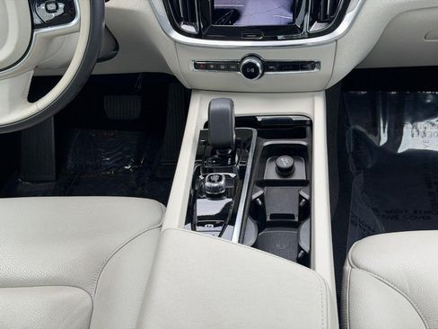 Certified 2025 Volvo S60 B5 Plus AWD/4WD image 15
