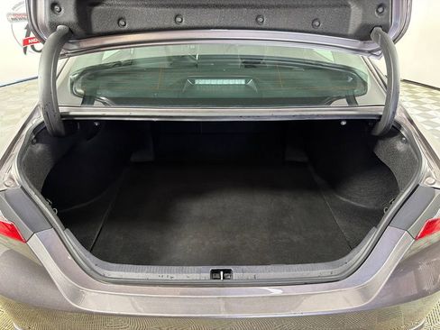 Used 2024 Toyota Camry SE image 18