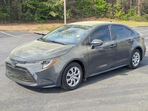 Used 2025 Toyota Corolla LE image 3