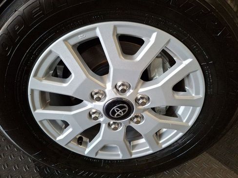 Used 2024 Toyota Tacoma SR AWD/4WD image 4