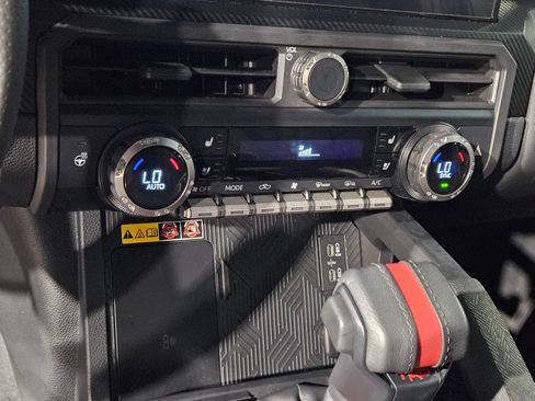 Certified 2025 Toyota Tacoma TRD Pro AWD/4WD image 32