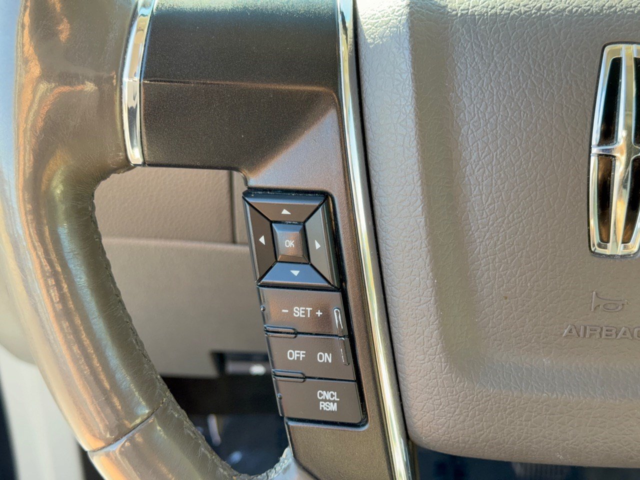 Used 2015 Lincoln Navigator L 4WD image 18