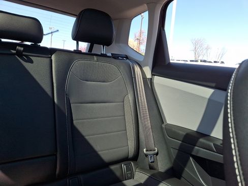 Used 2023 Volkswagen Taos SE w/ Panoramic Sunroof Package image 16