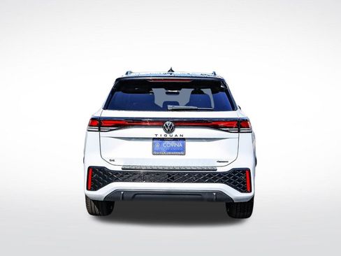 New 2026 Volkswagen Tiguan SE R-Line image 8