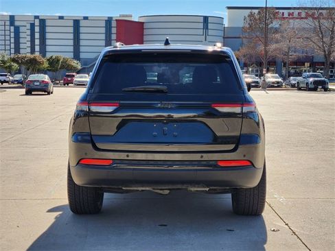 Used 2022 Jeep Grand Cherokee Limited image 6