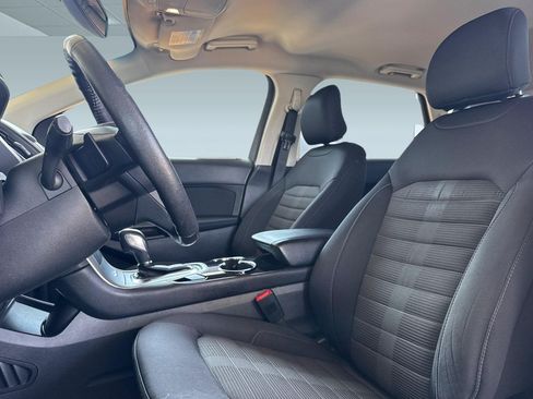 Used 2017 Ford Edge SEL FWD image 5