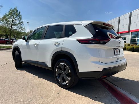 Used 2025 Nissan Rogue SV image 8