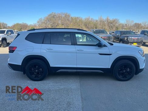 Used 2025 Volkswagen Atlas Peak Edition SE AWD/4WD image 4