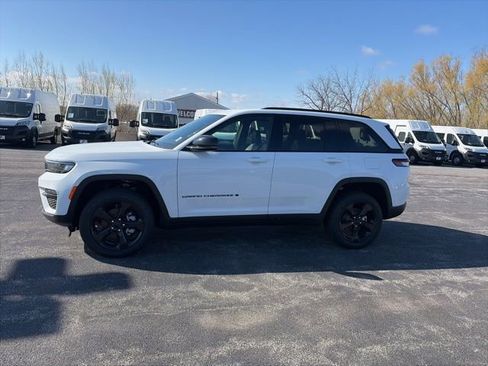 New 2025 Jeep Grand Cherokee Limited w/ Black Appearance Package image 2