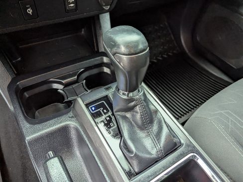 Used 2017 Toyota Tacoma TRD Sport w/ Tow Package (A/T) AWD/4WD image 26