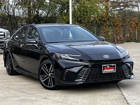 Used 2025 Toyota Camry XSE image 2