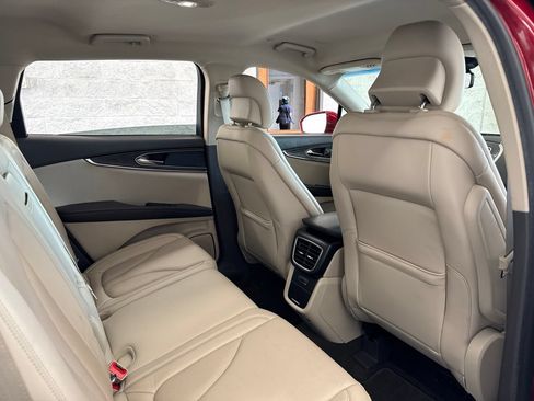 Used 2019 Lincoln Nautilus Select AWD/4WD image 46