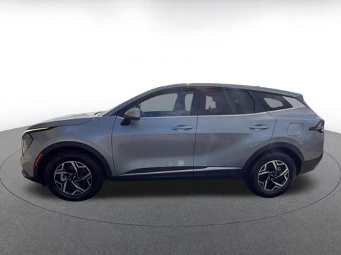 Used 2025 Kia Sportage LX FWD image 9