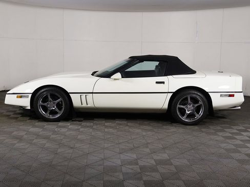 Used 1986 Chevrolet Corvette Convertible image 12