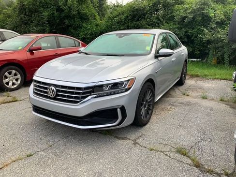 Used 2020 Volkswagen Passat 2.0T R-Line FWD image 4