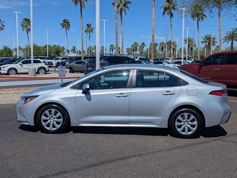 Used 2023 Toyota Corolla LE image 3