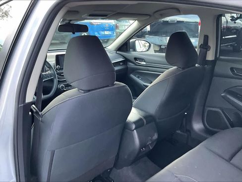 Used 2024 Nissan Altima 2.5 SV FWD image 12
