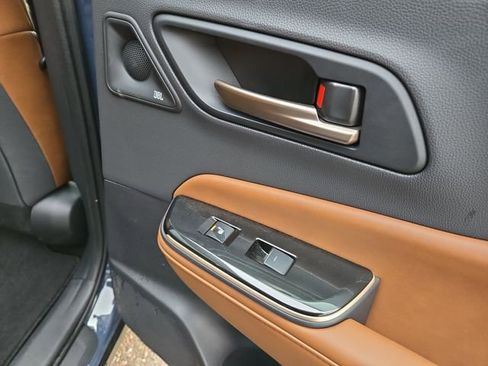 Used 2025 Toyota Crown Signia image 36