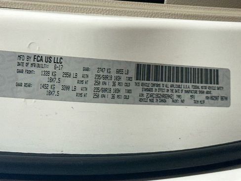 Used 2017 Chrysler Pacifica Touring-L w/ Tire & Wheel Group image 34