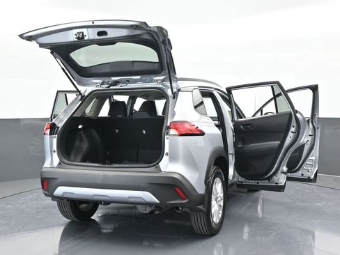 Used 2023 Toyota Corolla Cross LE image 69