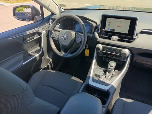 Used 2023 Toyota RAV4 LE AWD/4WD image 17