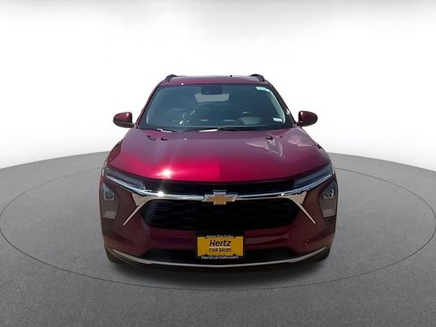 Used 2025 Chevrolet Trax LT w/ LT Convenience Package FWD image 3