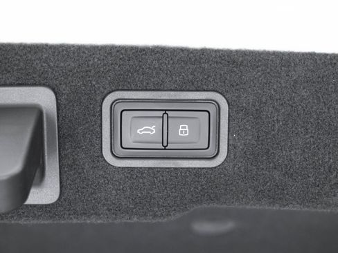 New 2025 Audi A8 L 3.0T image 35