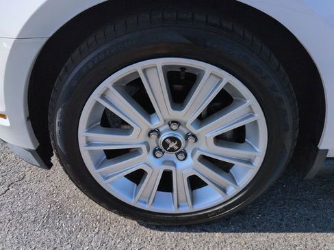 Used 2010 Ford Mustang GT RWD image 10
