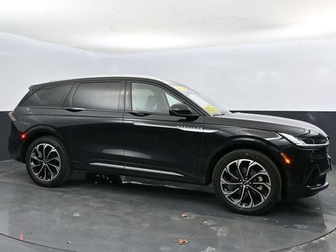 Used 2024 Lincoln Nautilus Reserve AWD/4WD image 8
