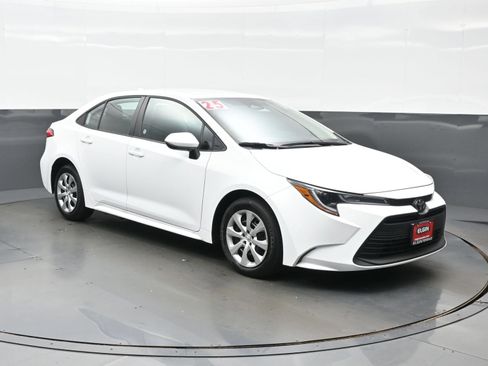Used 2025 Toyota Corolla LE FWD image 8