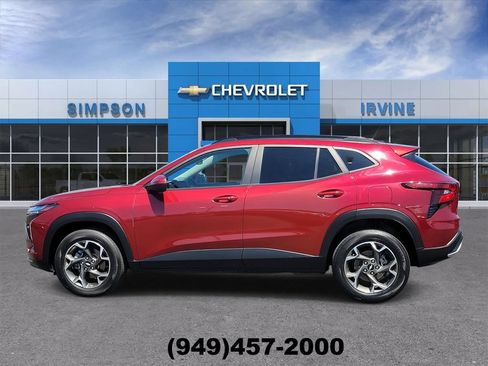 Used 2024 Chevrolet Trax LT w/ Driver Confidence Package FWD image 5