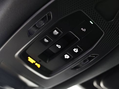 Certified 2025 Porsche Cayenne AWD/4WD image 41