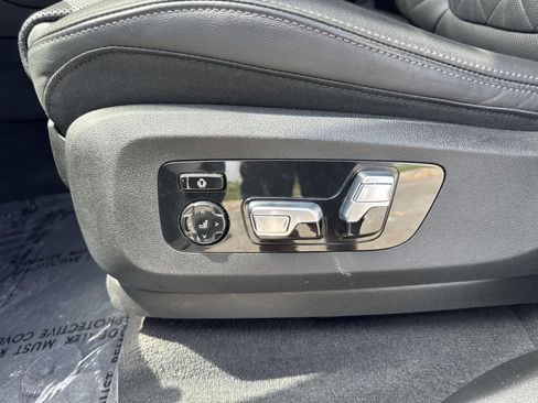 Used 2024 BMW X5 xDrive50e image 24