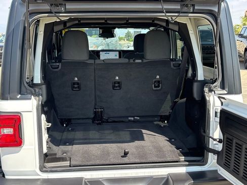 Used 2024 Jeep Wrangler Unlimited Rubicon image 25