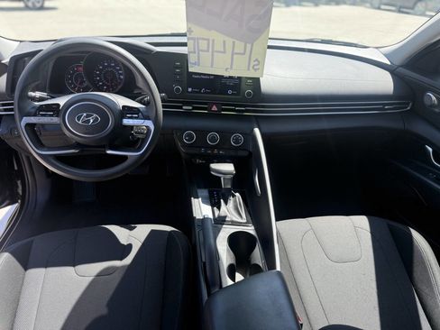 Used 2021 Hyundai Elantra SE w/ Cargo Package image 12