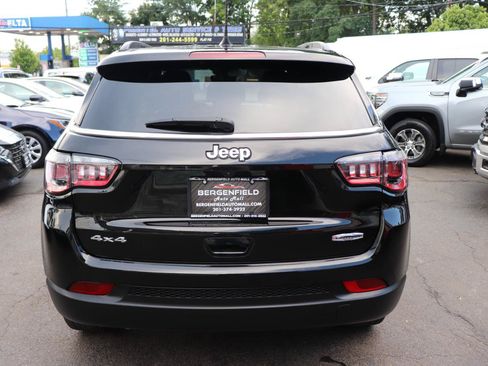 Used 2024 Jeep Compass Latitude AWD/4WD image 4