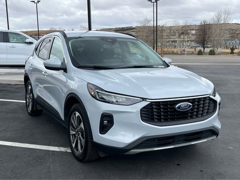 Used 2025 Ford Escape Platinum image 4