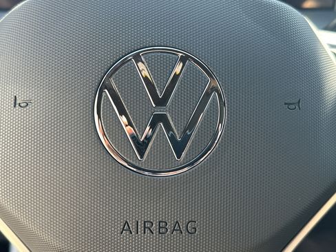 New 2026 Volkswagen Tiguan SE R-Line image 23