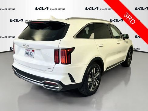 Certified 2023 Kia Sorento SX Prestige w/ Panoramic Sunroof Package AWD/4WD image 8