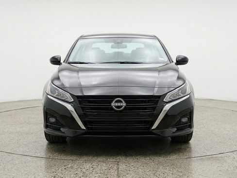 Used 2025 Nissan Altima 2.5 SV image 2