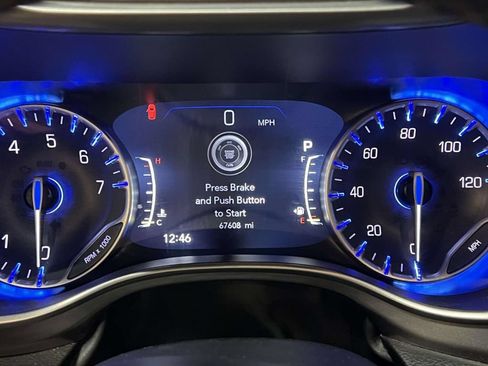 Used 2023 Chrysler Pacifica Touring-L FWD image 17