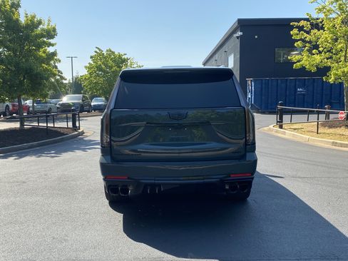 Used 2025 Cadillac Escalade ESV V image 16