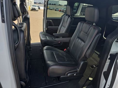 Used 2017 Dodge Grand Caravan GT image 16