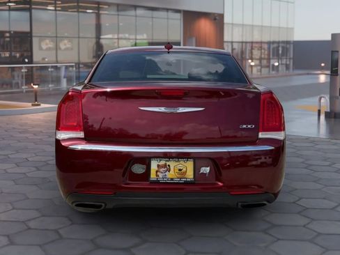 Used 2017 Chrysler 300 Limited image 6