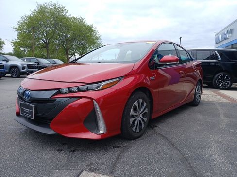 Used 2020 Toyota Prius Prime XLE FWD image 4