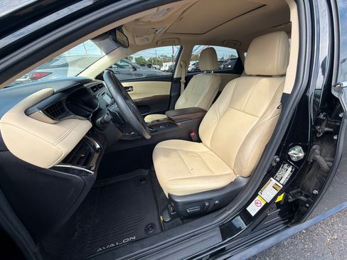 Used 2017 Toyota Avalon XLE Premium w/ All Weather Liner Package FWD image 10