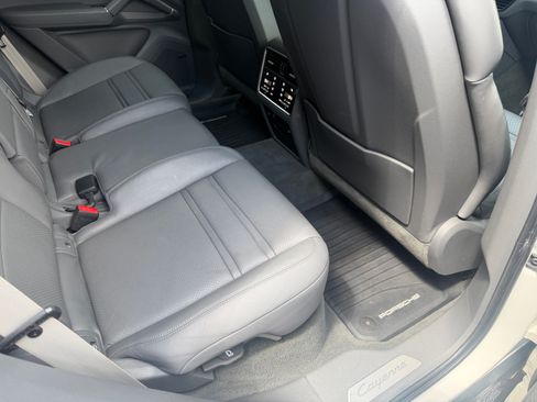 Certified 2023 Porsche Cayenne Platinum Edition AWD/4WD image 15