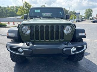 Used 2023 Jeep Gladiator Sport w/ Trailer Tow Package AWD/4WD video 3